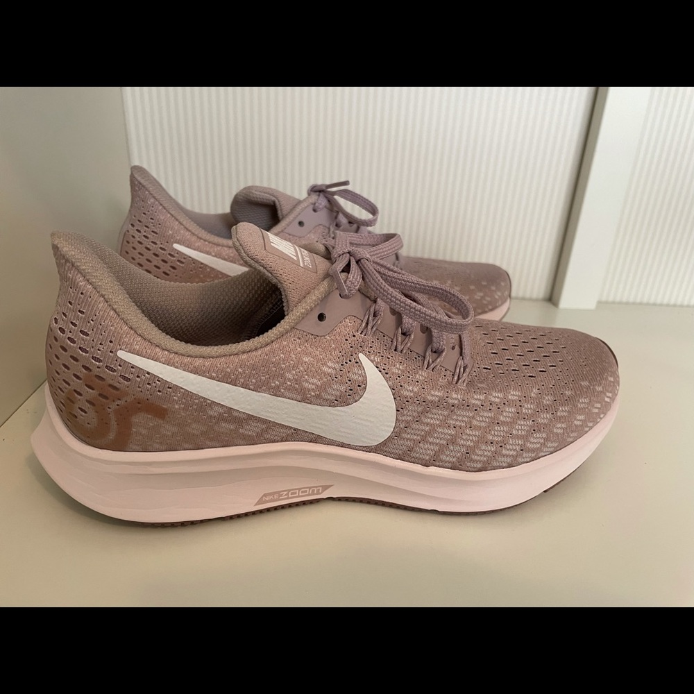 Nike Air Zoom Pegasus 35 Woman size 7 Rose Color